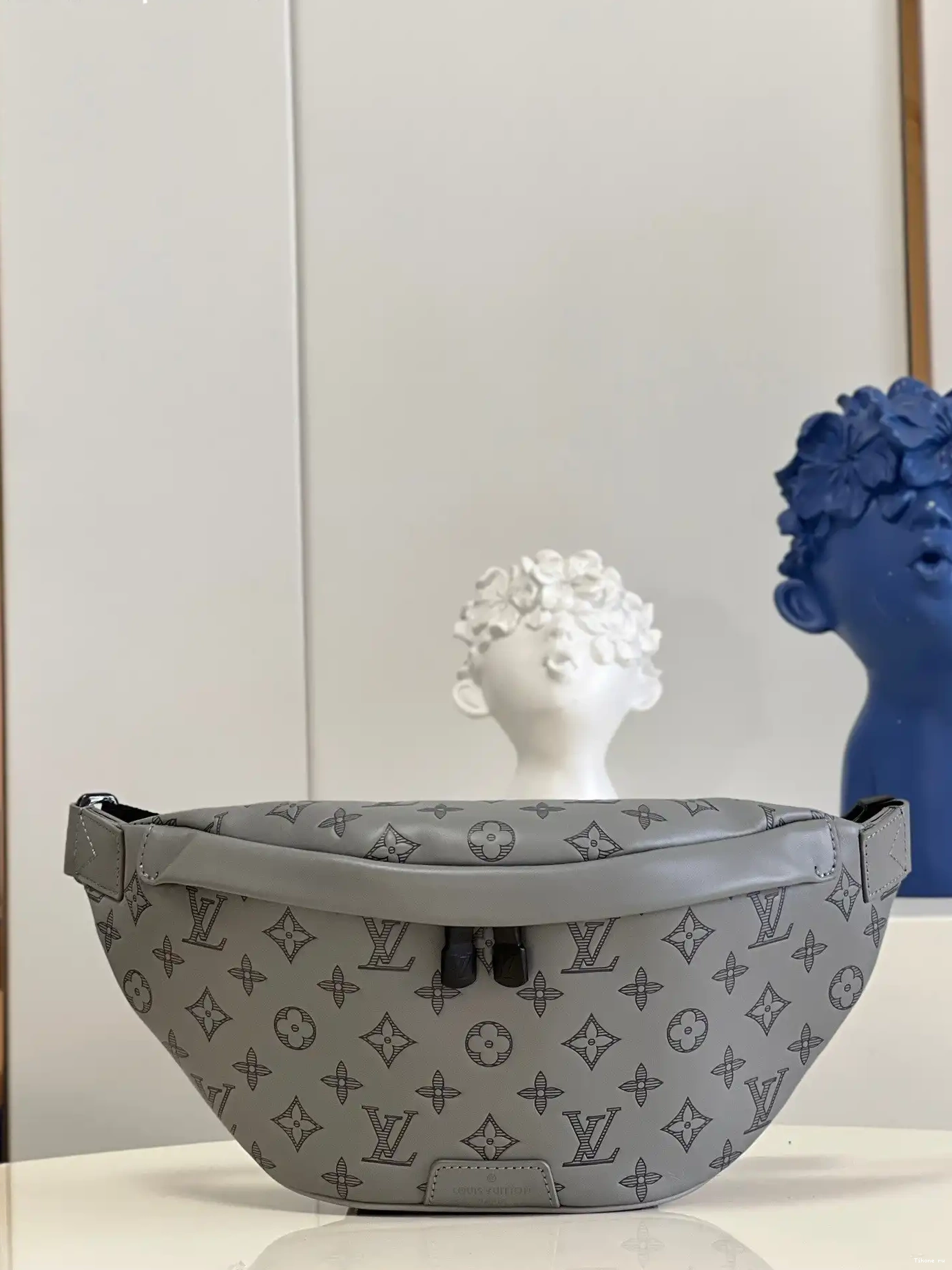 Cheap VUITTON DISCOVERY LOUIS BUMBAG 0627